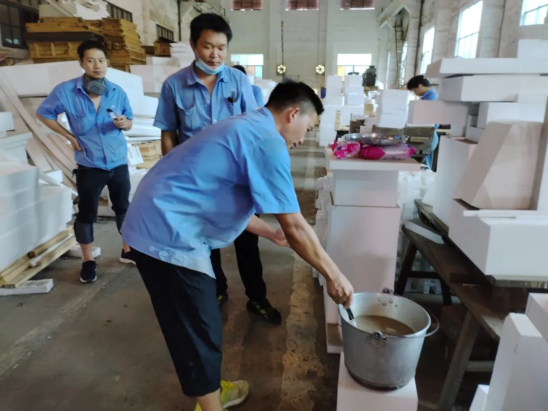 贵阳险峰：防暑降温绿豆汤 关爱职工送清凉_抖圈